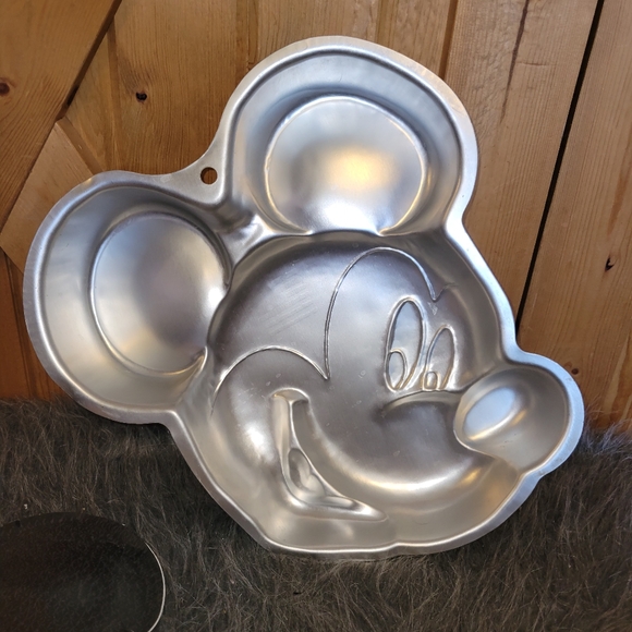 Wilton mickey face cake pan - Picture 5 of 5